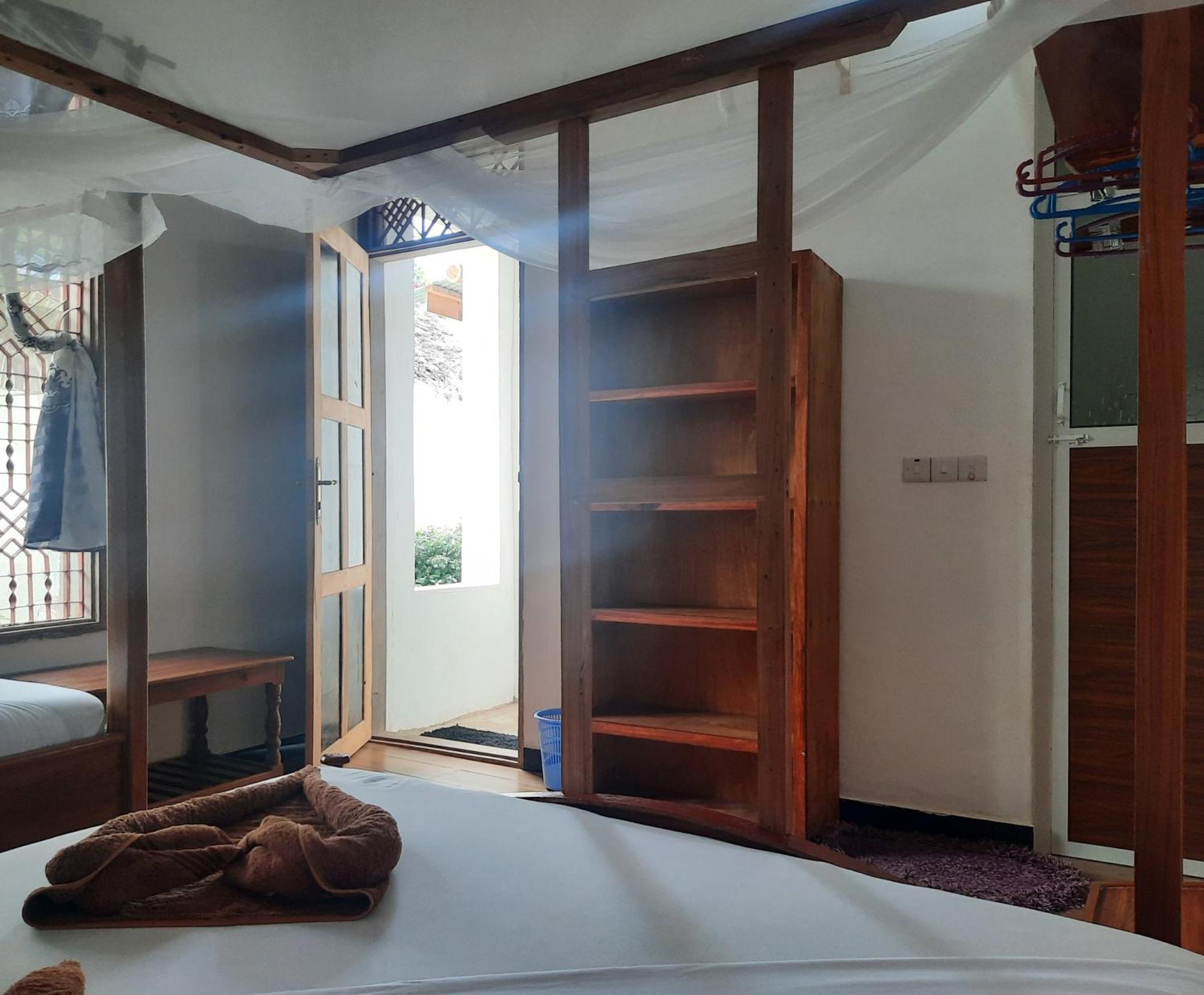 Kajificheni House Bed & Breakfast Нунгви Екстериор снимка