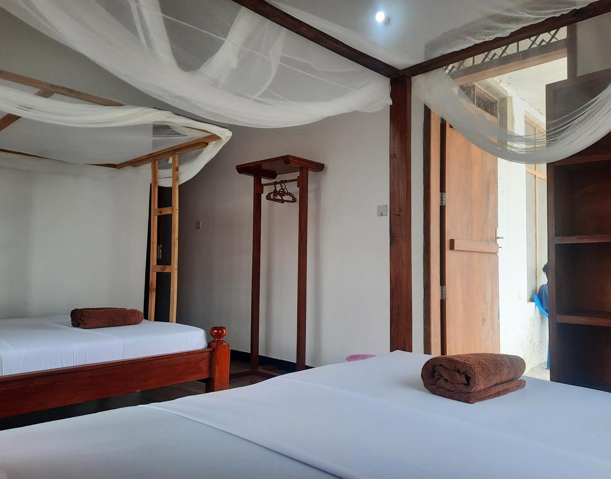 Kajificheni House Bed & Breakfast Нунгви Екстериор снимка