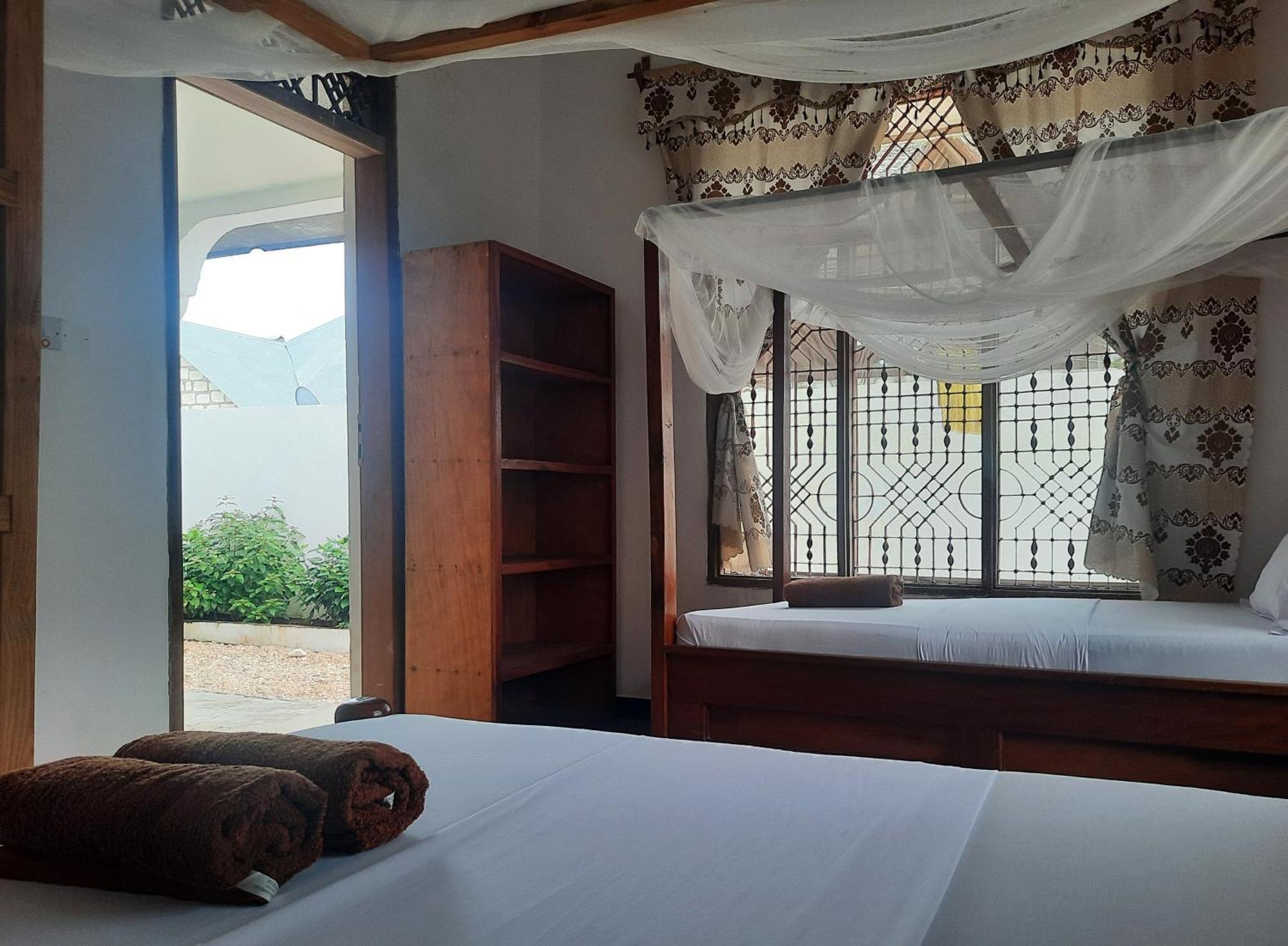 Kajificheni House Bed & Breakfast Нунгви Екстериор снимка